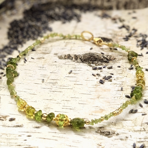 Sweet Green Peridot Nugget Bohemian Assymetrical Gold Necklace Or Choker - Picture 9 of 9